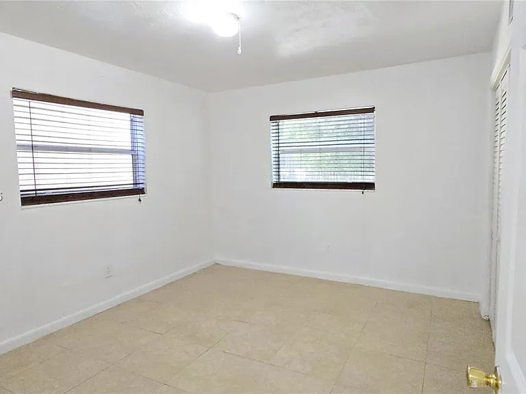 718 SE 8th St #1 — Photo 7