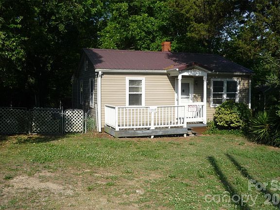 2nd image of 407 Pear St