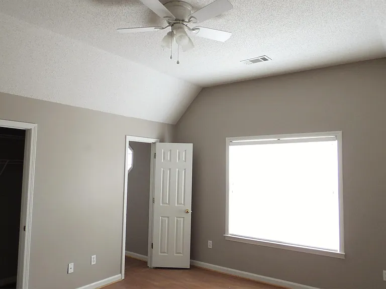 8669 Ashley Glen Cir N — Photo 4