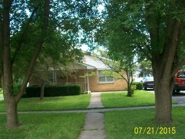 426 S 4th St, Watseka, IL 60970
