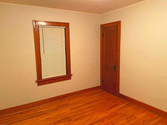 Bedroom 1 - Main Floor