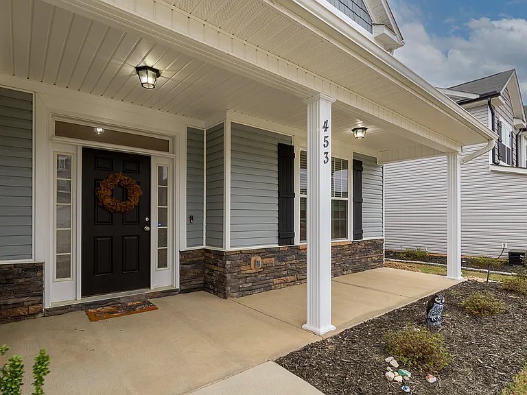 453 Arrowwood Dr — Photo 2