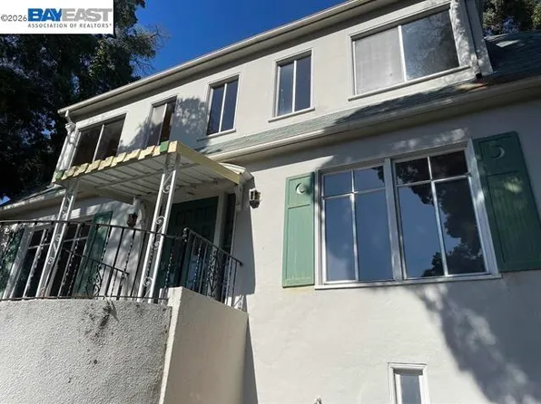 876 Rosemount Rd, Oakland, CA 94610