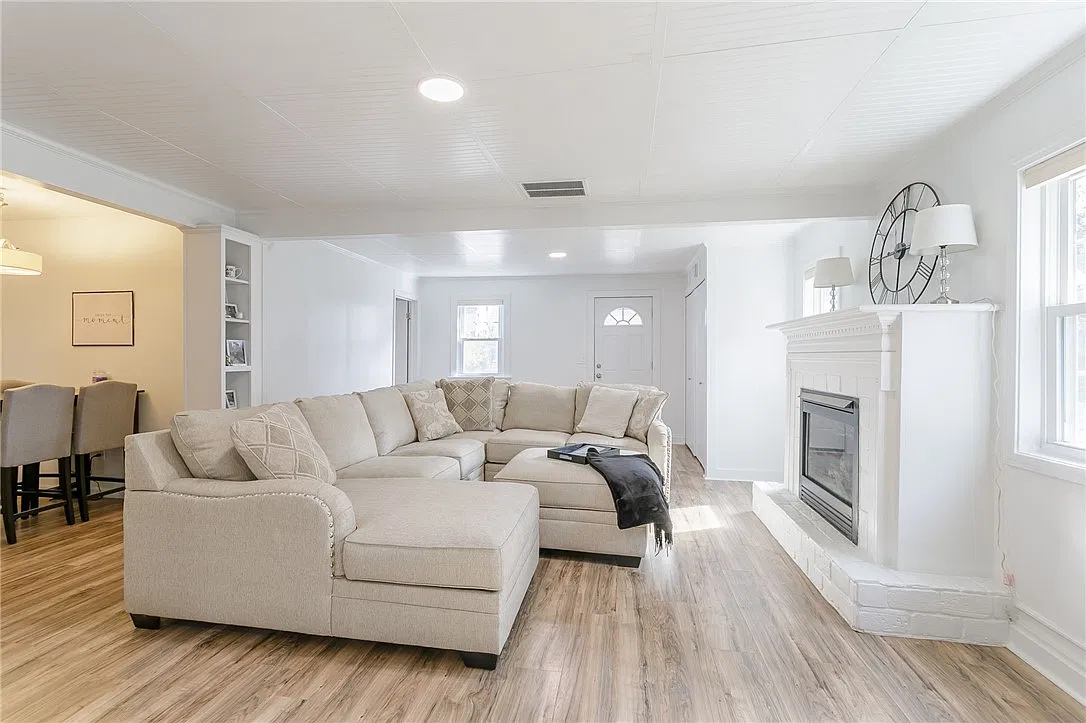 2 bed, 2.0 bath, 1234 sqft, $2,200 — Photo 3