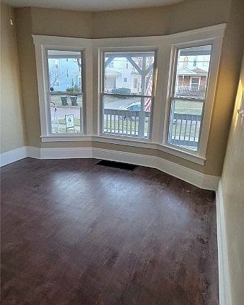 3rd image of 109 Kaiser Ct