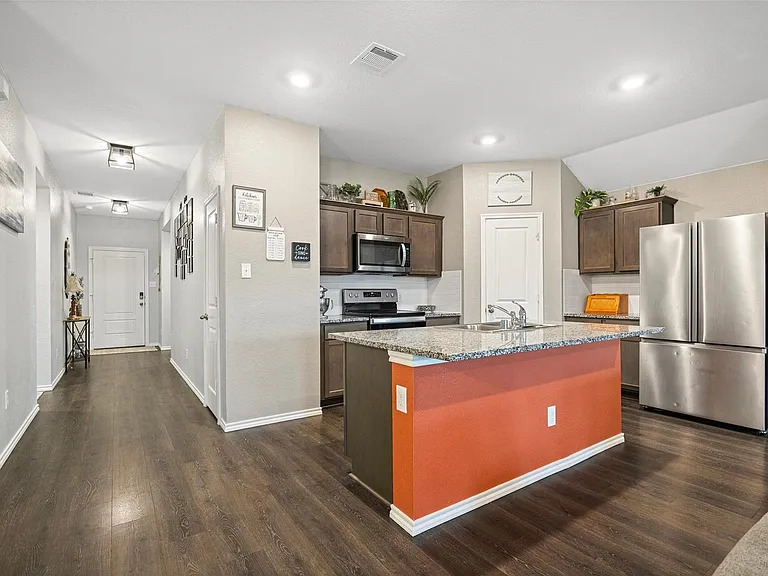 904 Saddle Horn Way — Photo 12