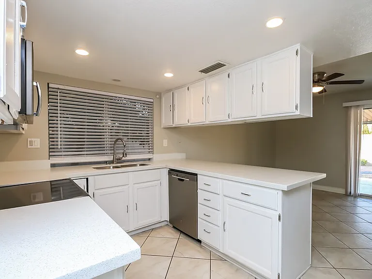 3060 E Emelita Ave — Photo 8