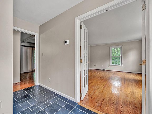 5th image of 126 Sawyer Dr