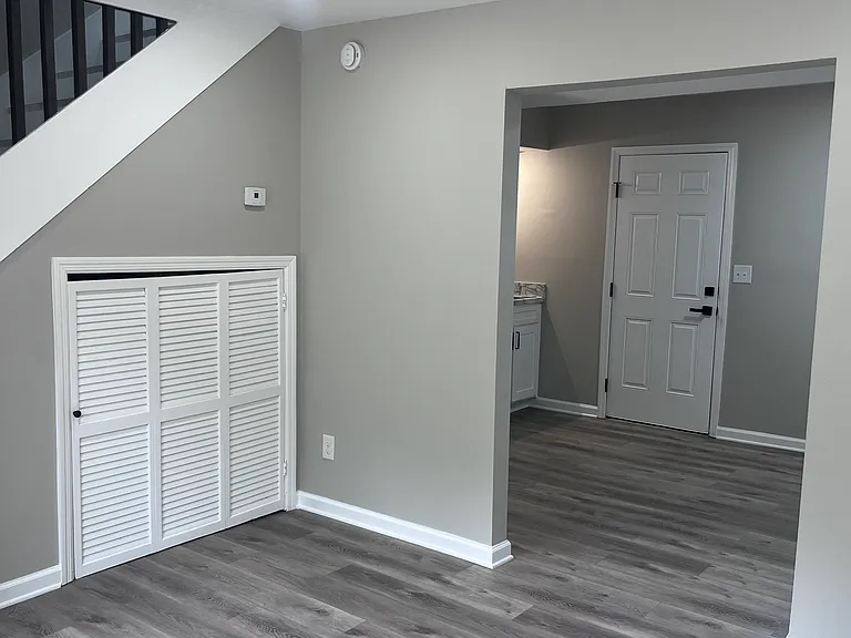 Fisher St Apartments — Photo 42