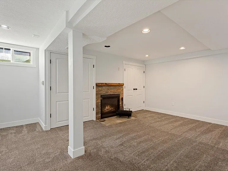 3940 Evelyn Rd — Photo 17