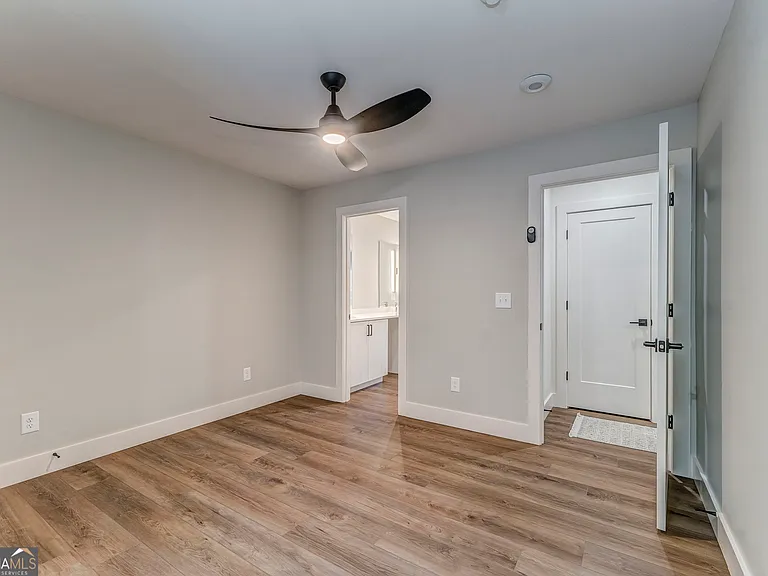 77 Chateau Dr — Photo 46