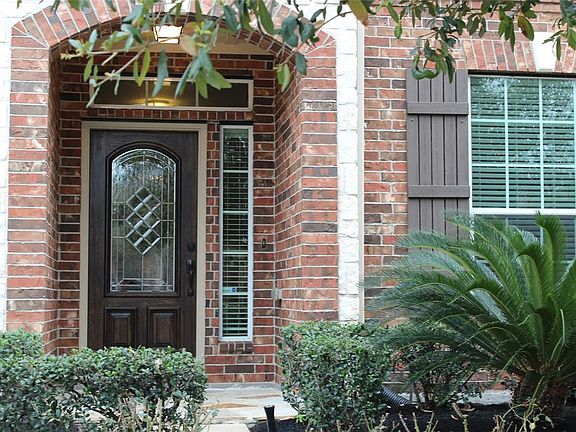 Welcome to 15910 Mustange Mountain Court, Houston. Pretty flag stone front porch with leaded glass front door.