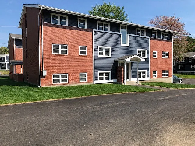 North East Apartment Community — Photo 31
