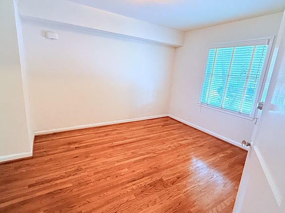 3rd image of 1934 North Blvd Unit 6