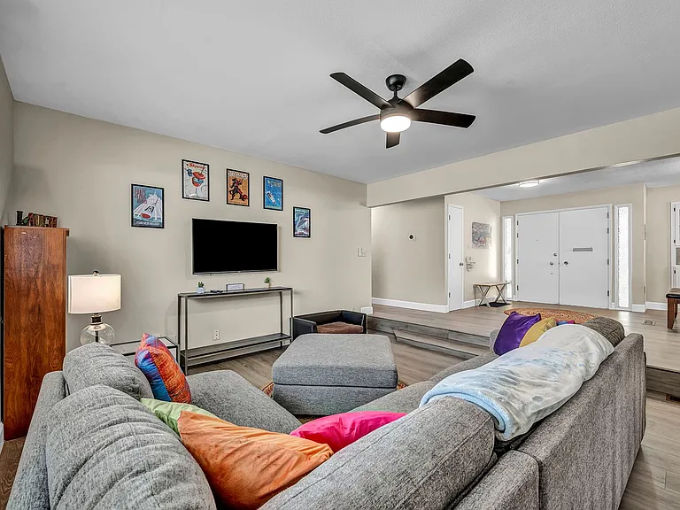 1490 Foster Dr — Photo 11