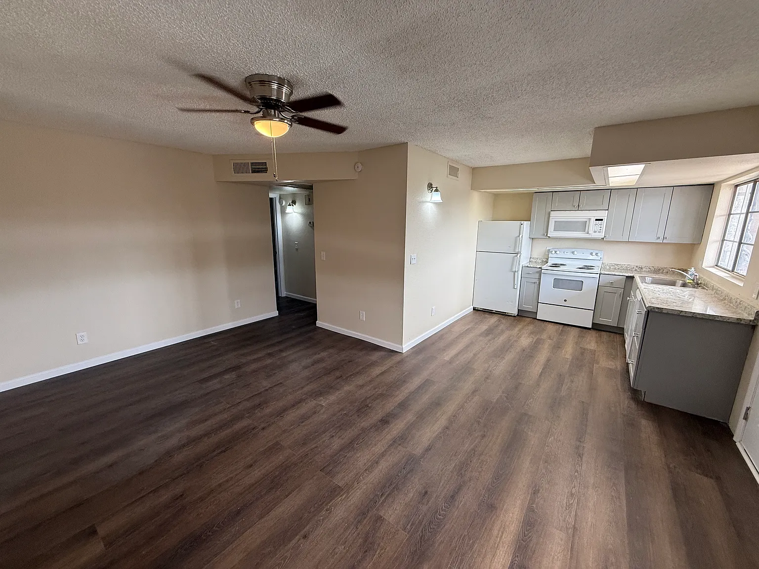 2 bed, 750 sqft, $1,300 — Photo 4