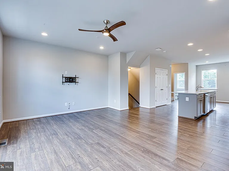 14263 Travilah Rd — Photo 6