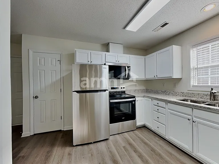 5640 Regent Village Dr — Photo 3