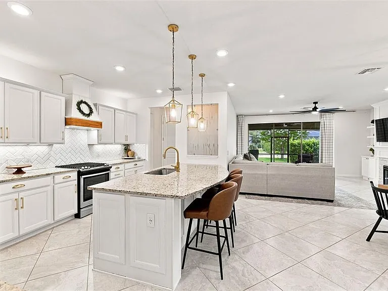 12846 Payton St — Photo 11