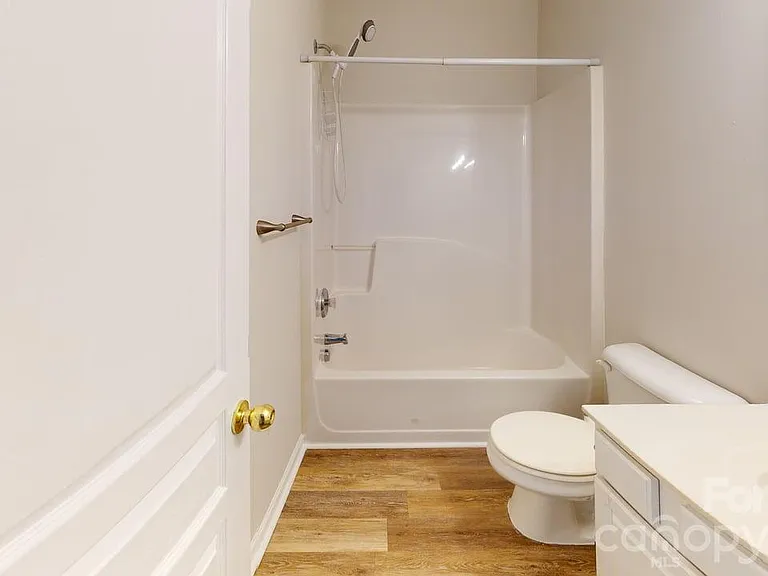 5545 Seths Dr — Photo 17