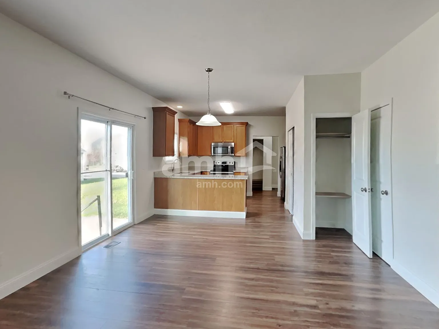 3 bed, 2.5 bath, 2080 sqft, $2,520 — Photo 4