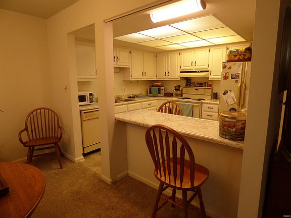 2nd image of 1077 Greenleaf Blvd APT 112