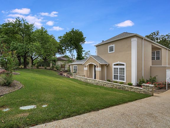 2nd image of 300 Honeysuckle Ln