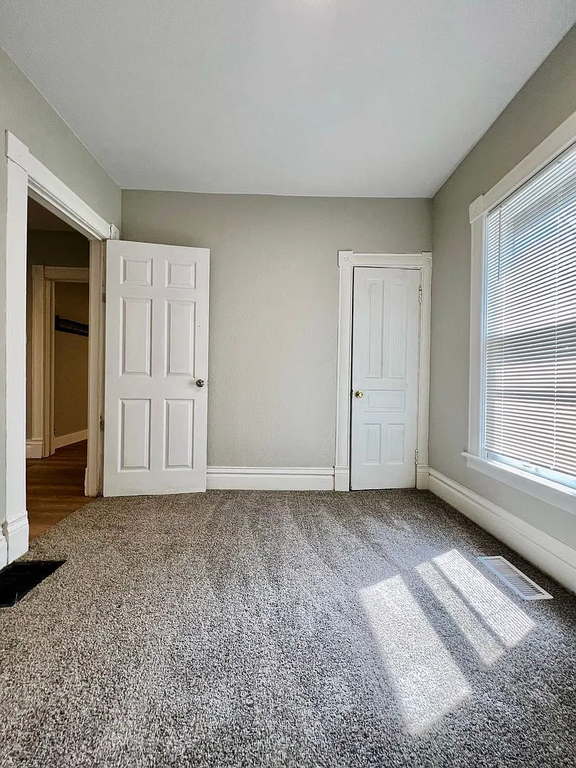 2 bed, 1.0 bath, $1,200 — Photo 4