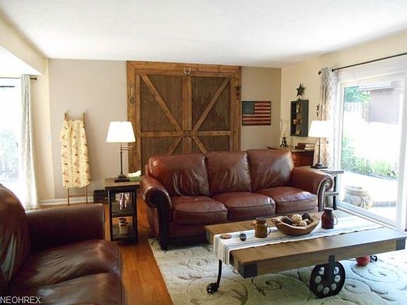3rd image of 19239 Briarwood Ln
