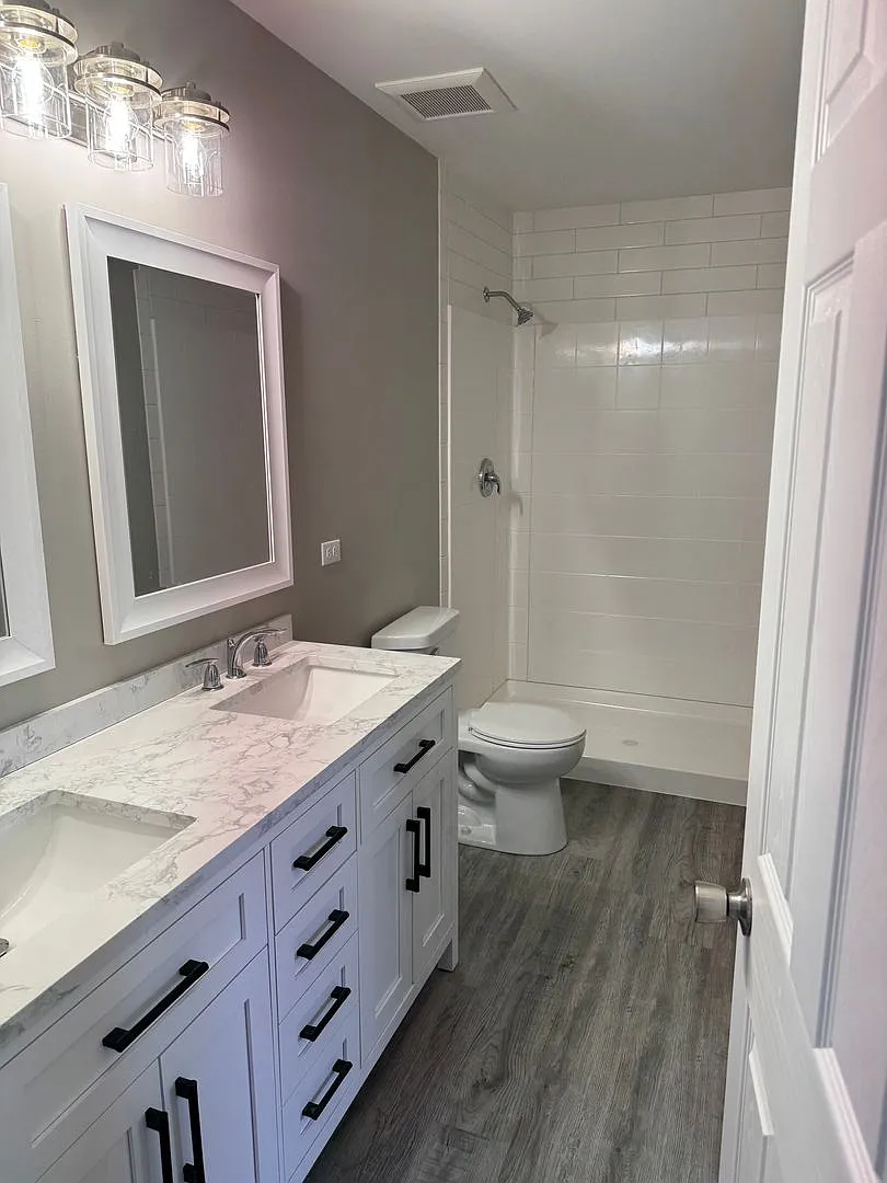 1725 Chrysler Dr — Photo 3
