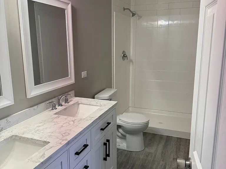 1725 W Chrysler Dr — Photo 3