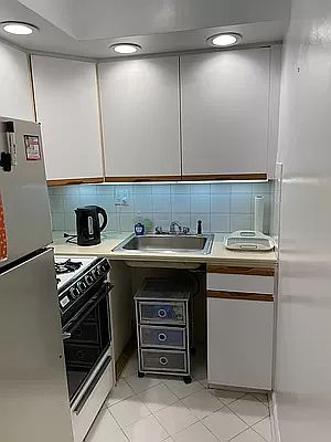 3rd image of 333 E 75th St #1BE