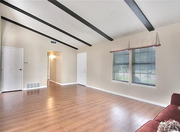 2nd image of 4613 Oakwood Dr