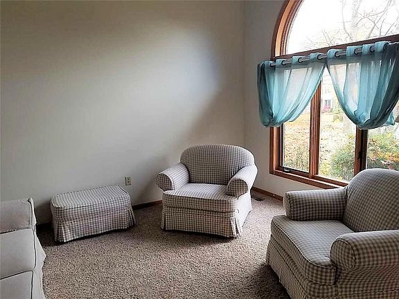 4th image of 250 Timberwind Ln