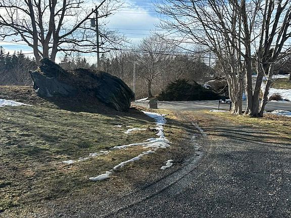 3rd image of 669 Lakeside Rd