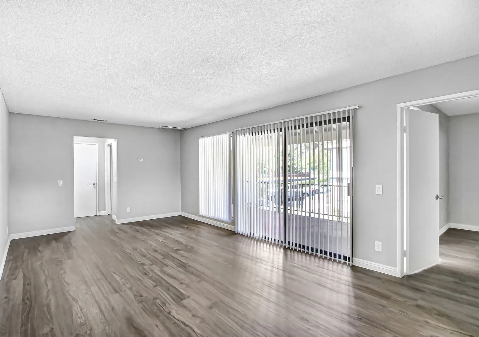 Palm Riverside — Photo 1