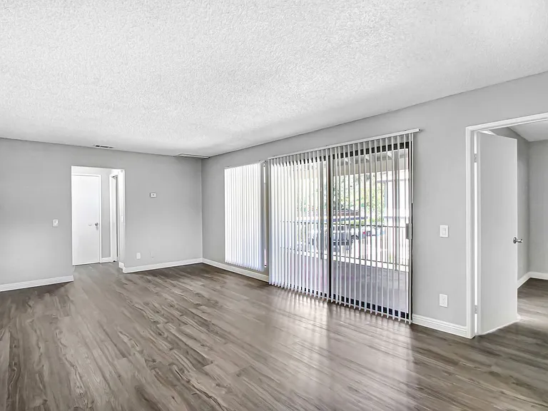 Palm Riverside — Photo 2