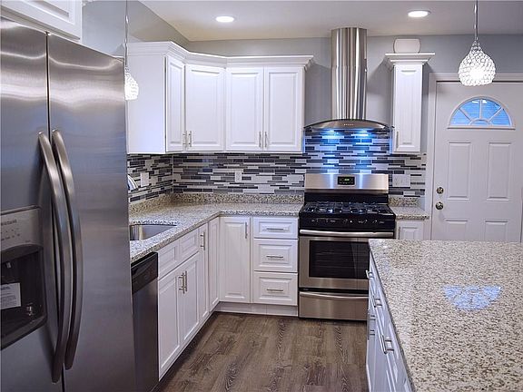 4th image of 42 Berkshire Dr