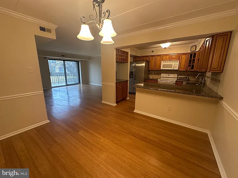 27 Oakridge Dr #2 — Photo 6