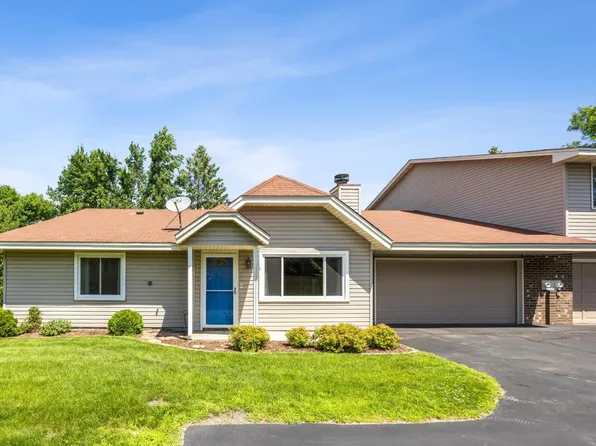 5641 Chatsworth St N, Shoreview, MN 55126