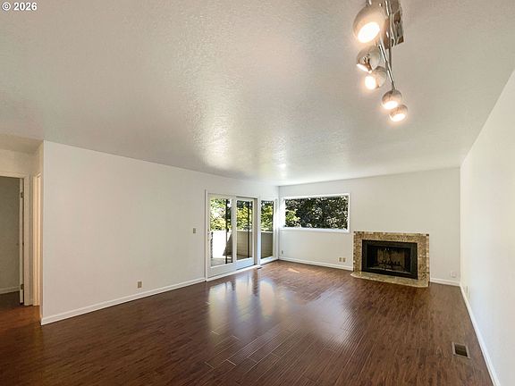 3rd image of 3101 McNary Pkwy APT 12