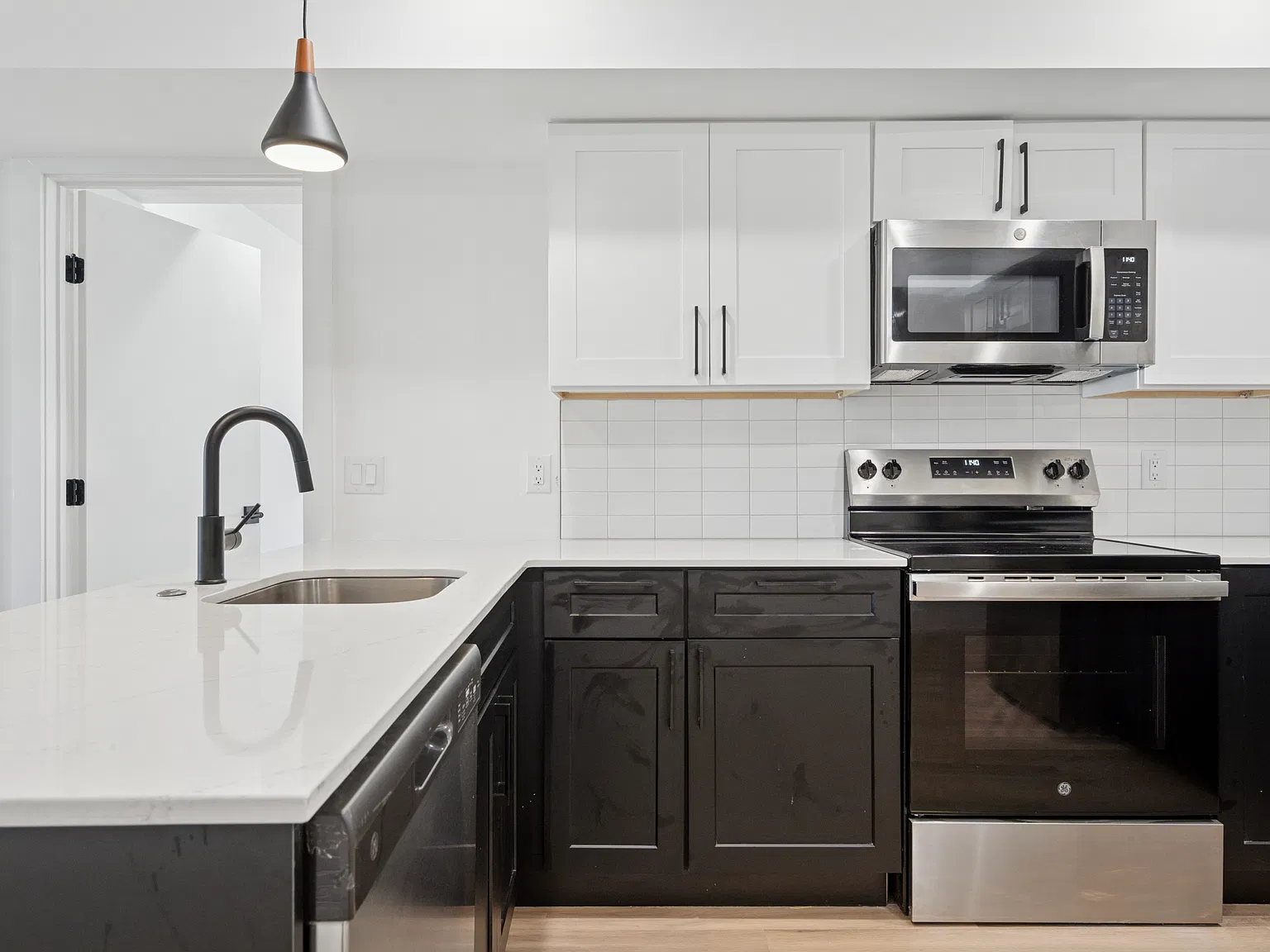 3 bed, 1100 sqft, $2,700 — Photo 1