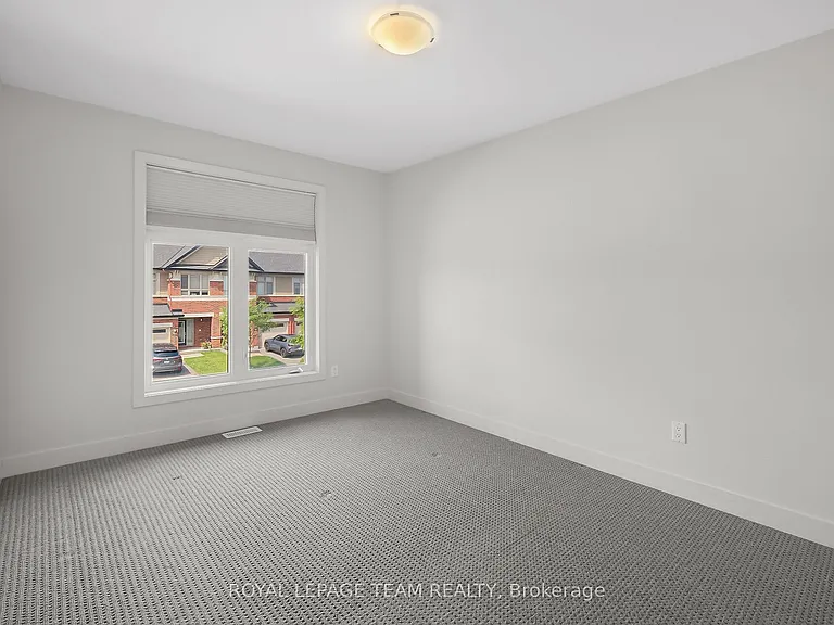 799 Cairn Cres — Photo 38
