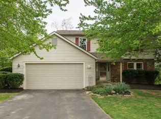 27 Meadow View Ct, Powell, OH