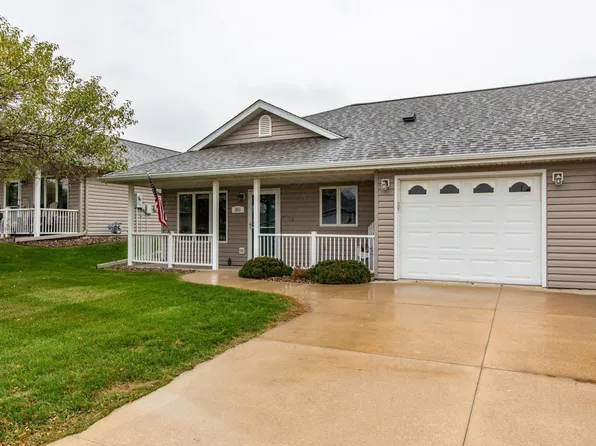 301 Clubhouse Dr NE, Stewartville, MN 55976