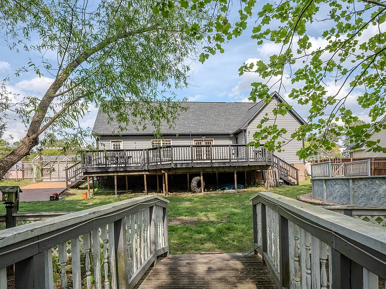 220 Dolphin Dr — Photo 36