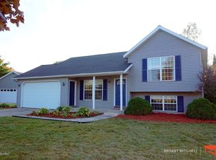 2122 Outback Ct NE, Cedar Springs, MI 49319