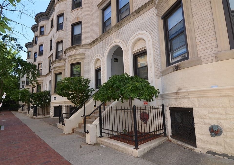 1st image of 9 Blackwood St APT 21