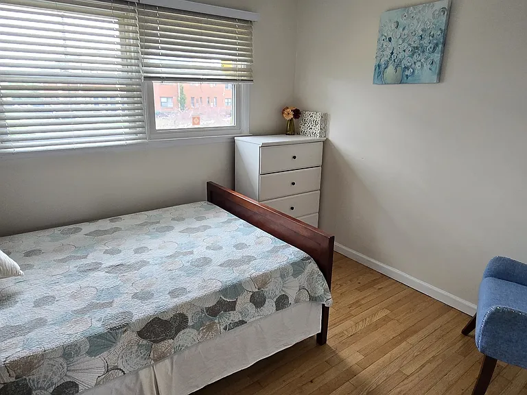 35 Universal Ave — Photo 15