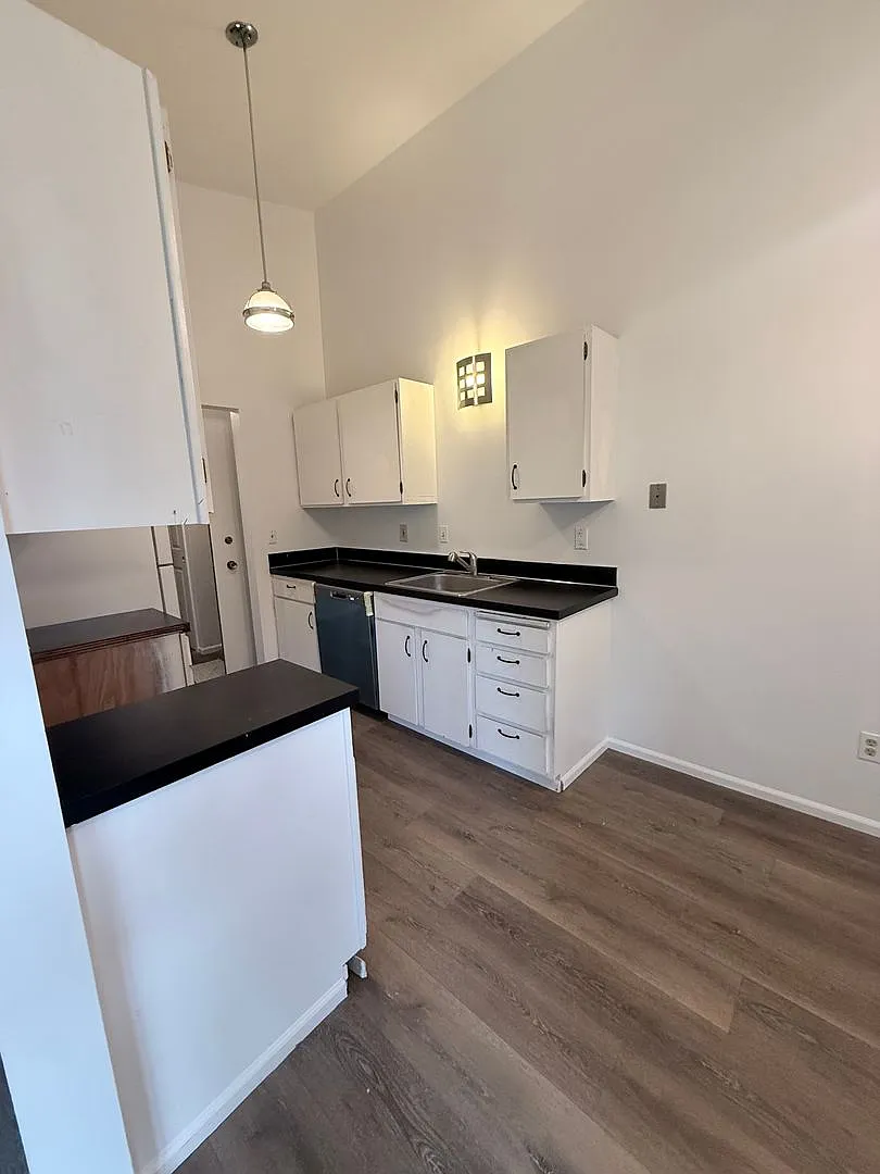 A925 - Woodhaven Apartments — Photo 1